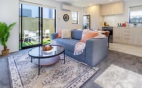 New Brighton Beachside Stay - Near He Puna Pool